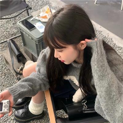 "女毕业生"